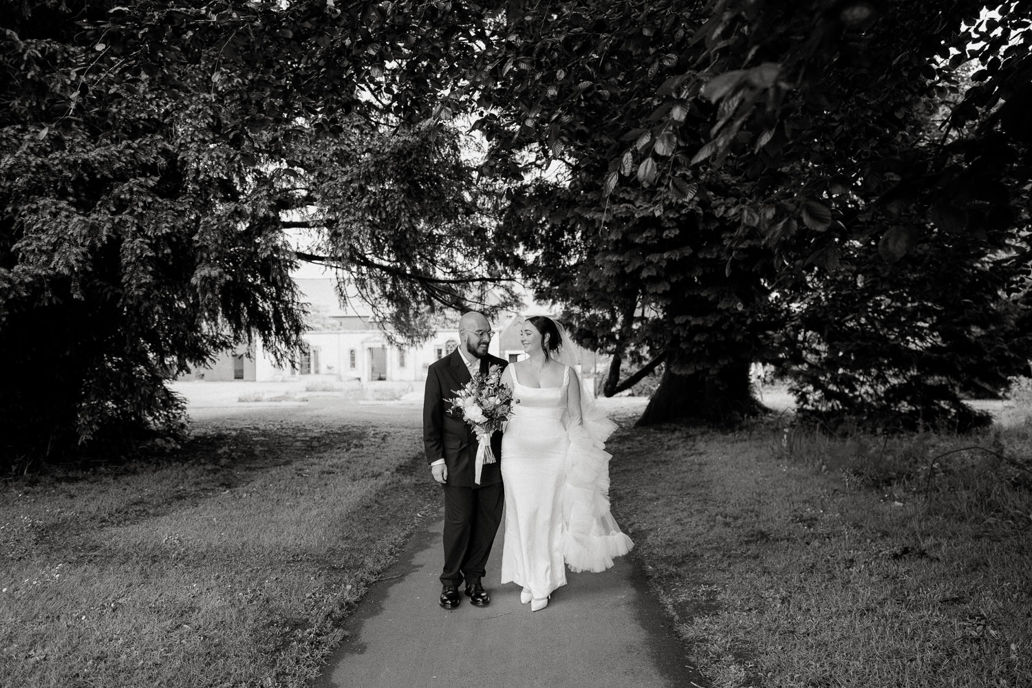 THE BEAR HOTEL WEDDING PHOTOGRAPHY COWBRIDGE 010 THE BEAR HOTEL WEDDING PHOTOGRAPHY COWBRIDGE 010